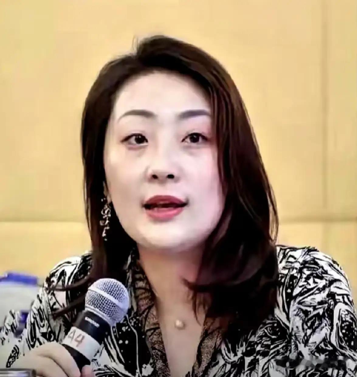 以前的宗老、现在的老宗如果泉下有知，大概率会后悔选择她来做娃哈哈接班人。自从她接