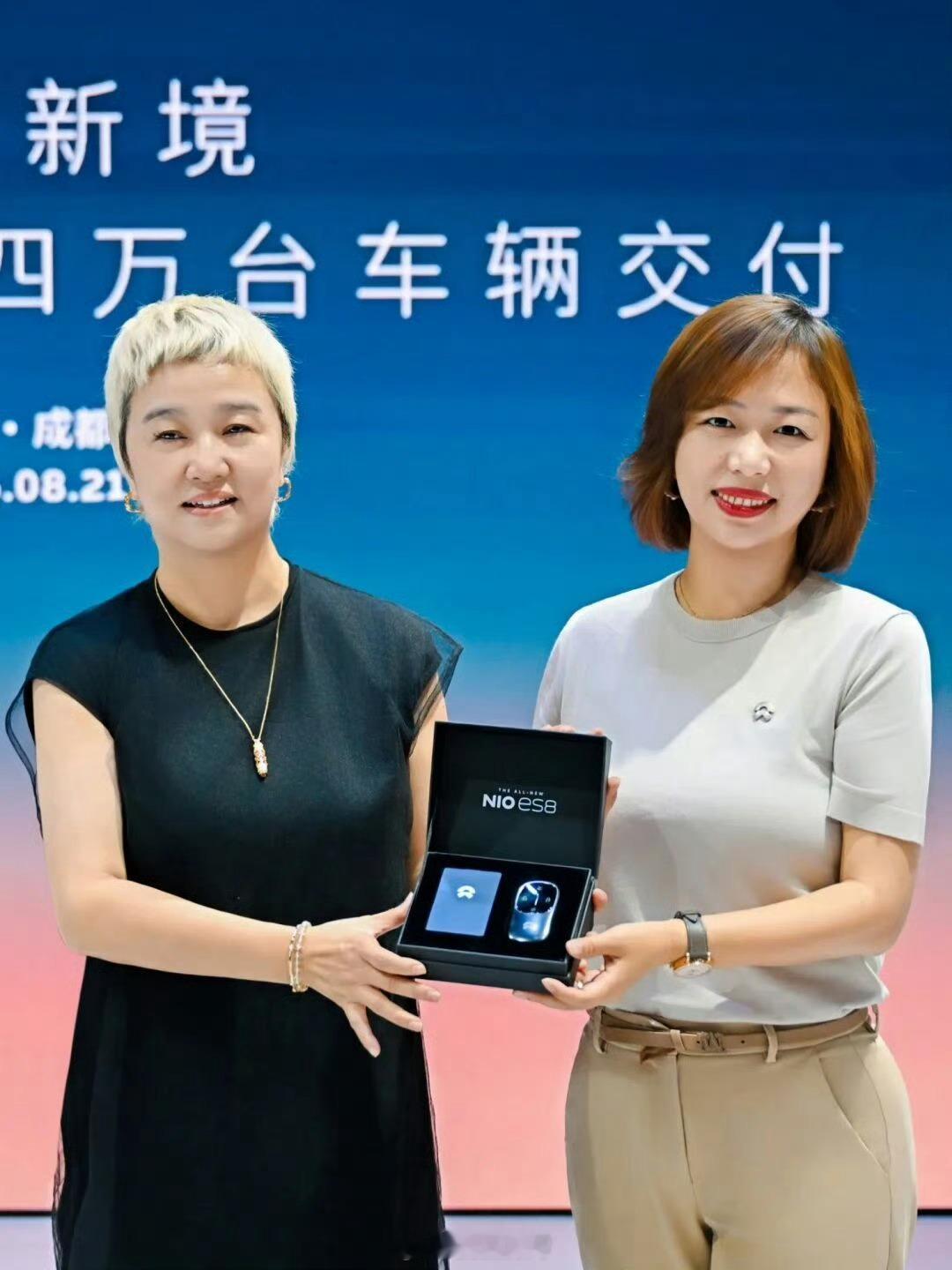 蔚来ES8上市335天交付140000辆，再有一个月就上市整整一周年！希望上市3
