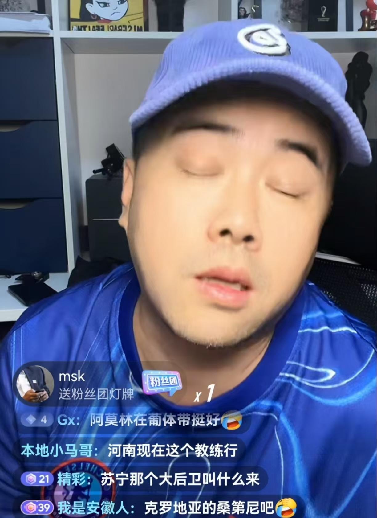媒体人徐江表示，前江苏队主教练奥拉罗尤不适合执教国足，因为他的水平很差。徐江举