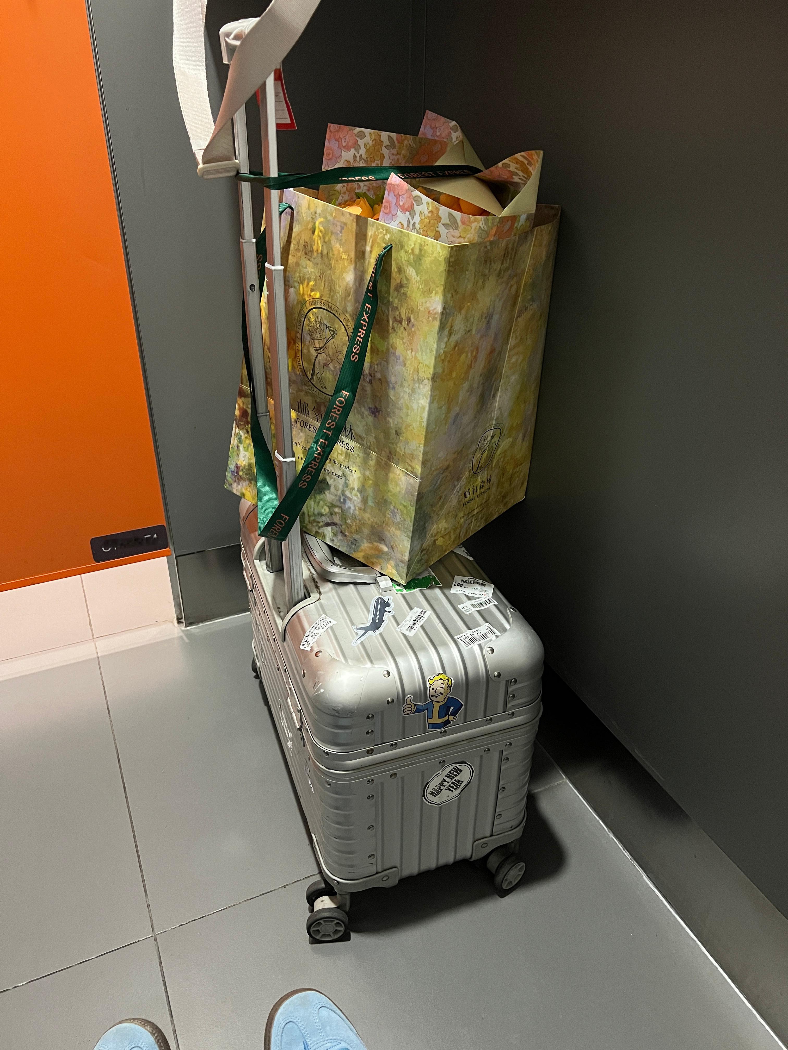 为卷准备的生日浪漫接机结果不在一个航站楼变成她来接我了北京