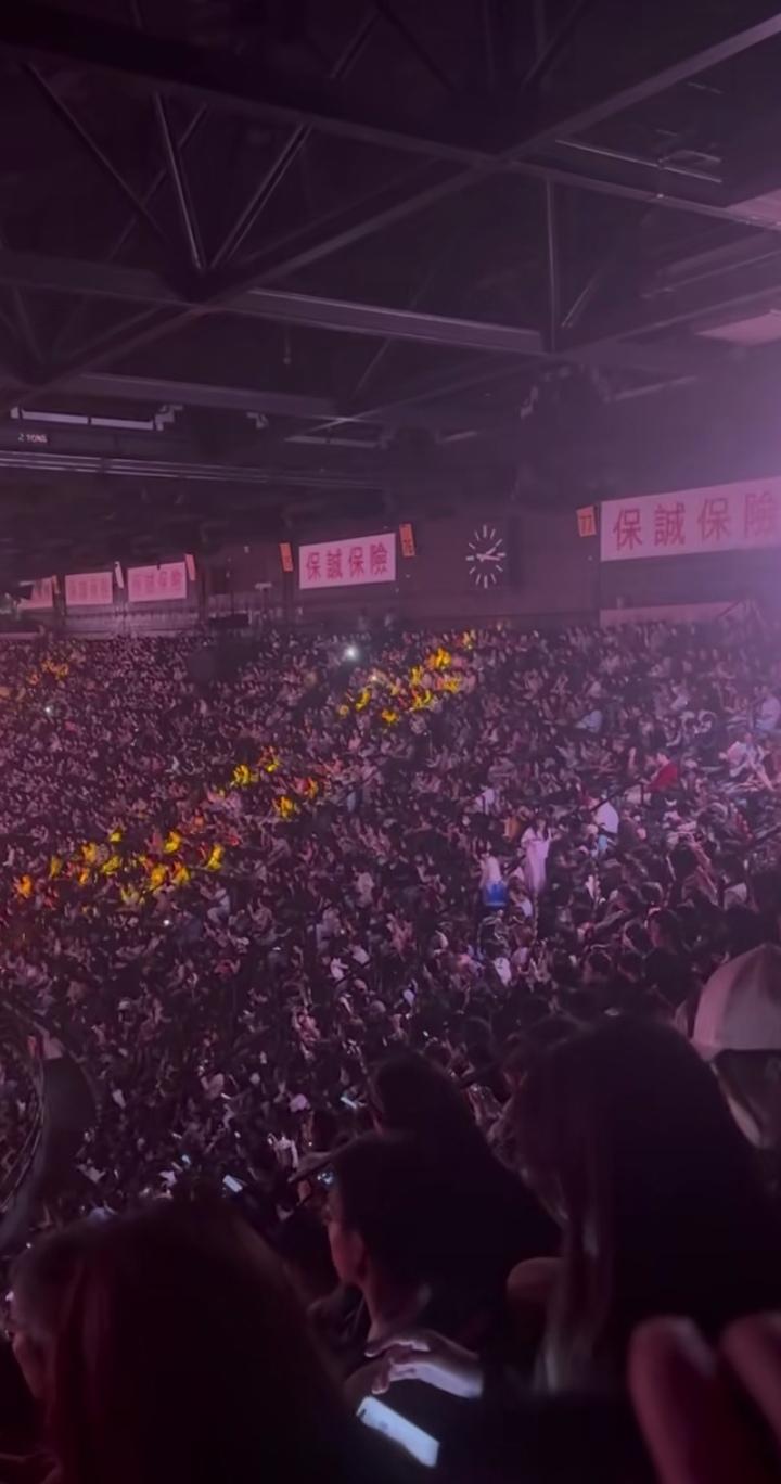 只要有莎头出现的赛场，场馆里总是座无虚席，连个站脚的地儿都难找，人气直接逆天！