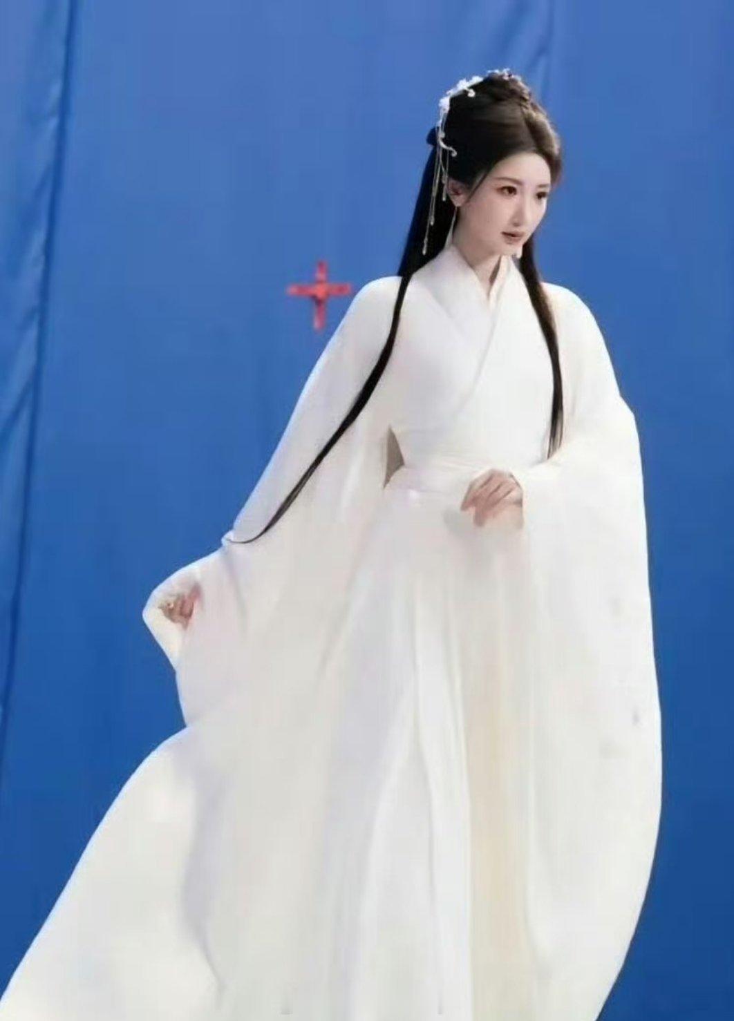 如果当年于正用毛晓彤当小龙女，陈妍希也不用被大家埋怨那么久了！