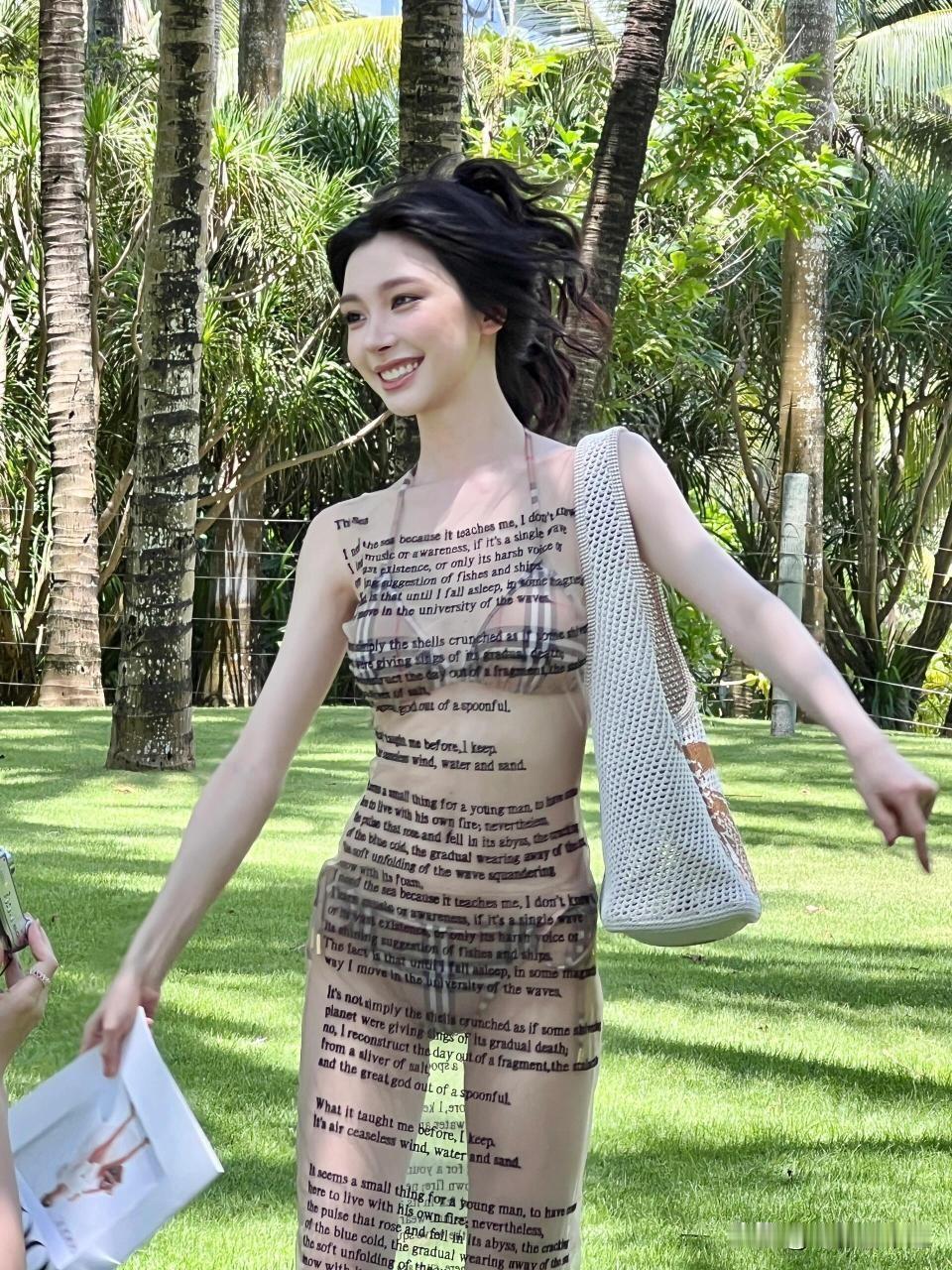 易梦玲这身材怎么管理的，能有90斤吗？胡彦斌官宣和她的恋情之后，她的颜值也引