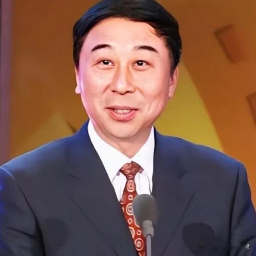冯巩带徒弟吃饭225元，结账无人吭声！随口一句玩笑，被服务员一句话拿捏曾有