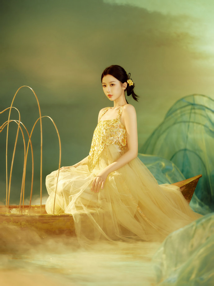 虞书欣油纸伞划船虞书欣欣中式赴约虞书欣欣中式赴约