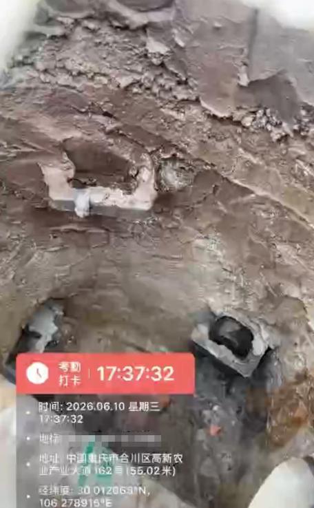 重庆，一大道刚遭遇积水2米严重内涝，6月10日就有市民打开路边排水井盖瞬间傻眼，