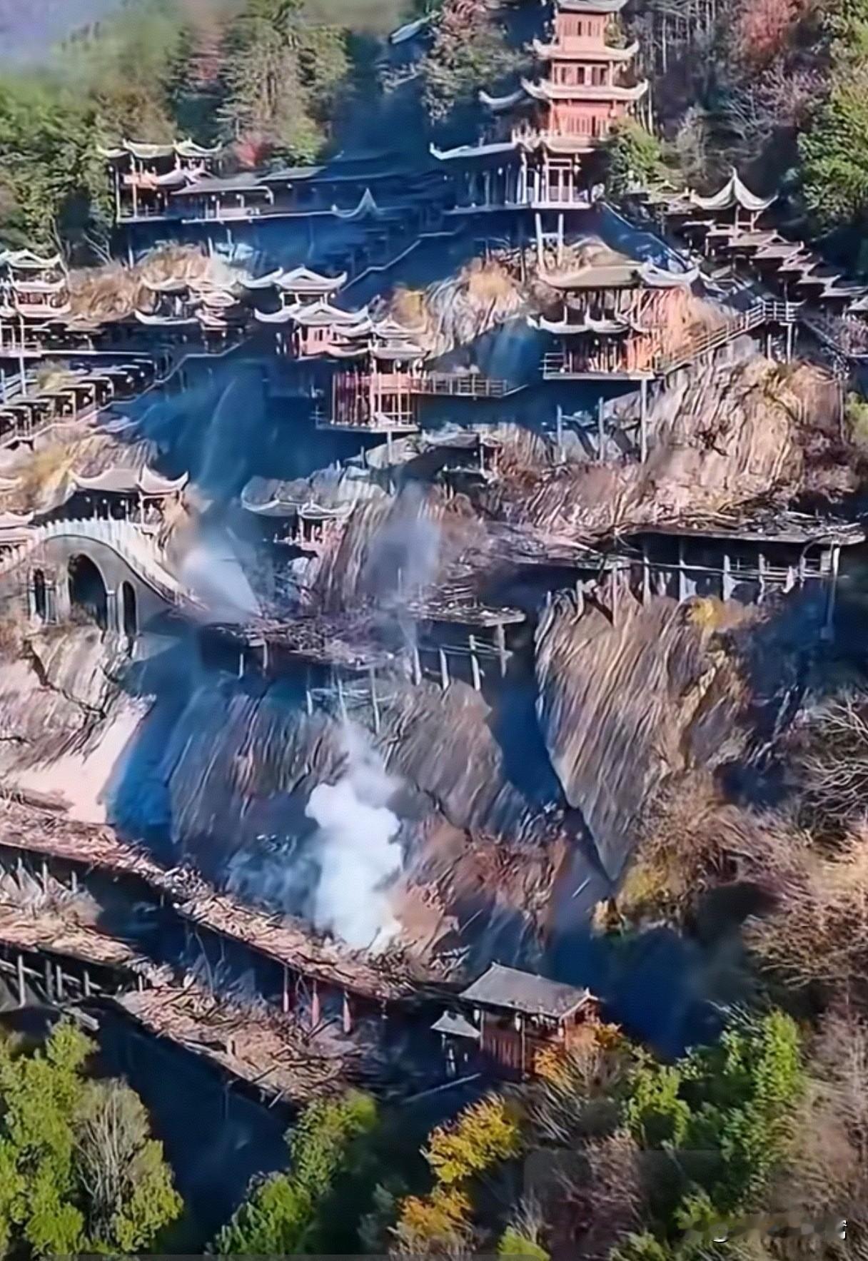 江西上饶望仙谷，火灾前后对比图让我们揪心了！望仙谷风景绝美，此前有报道，该景
