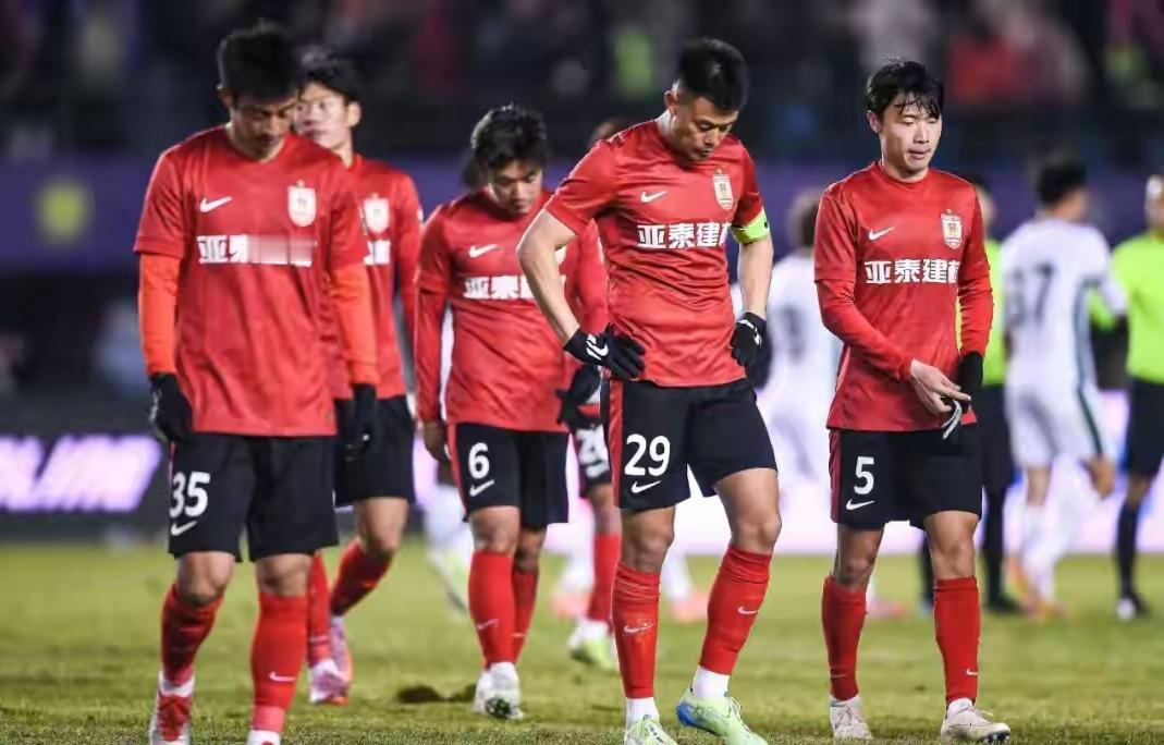 起死回生？长春亚泰重返中超大有希望！近日足协公布了2026赛季中超递补规则，长