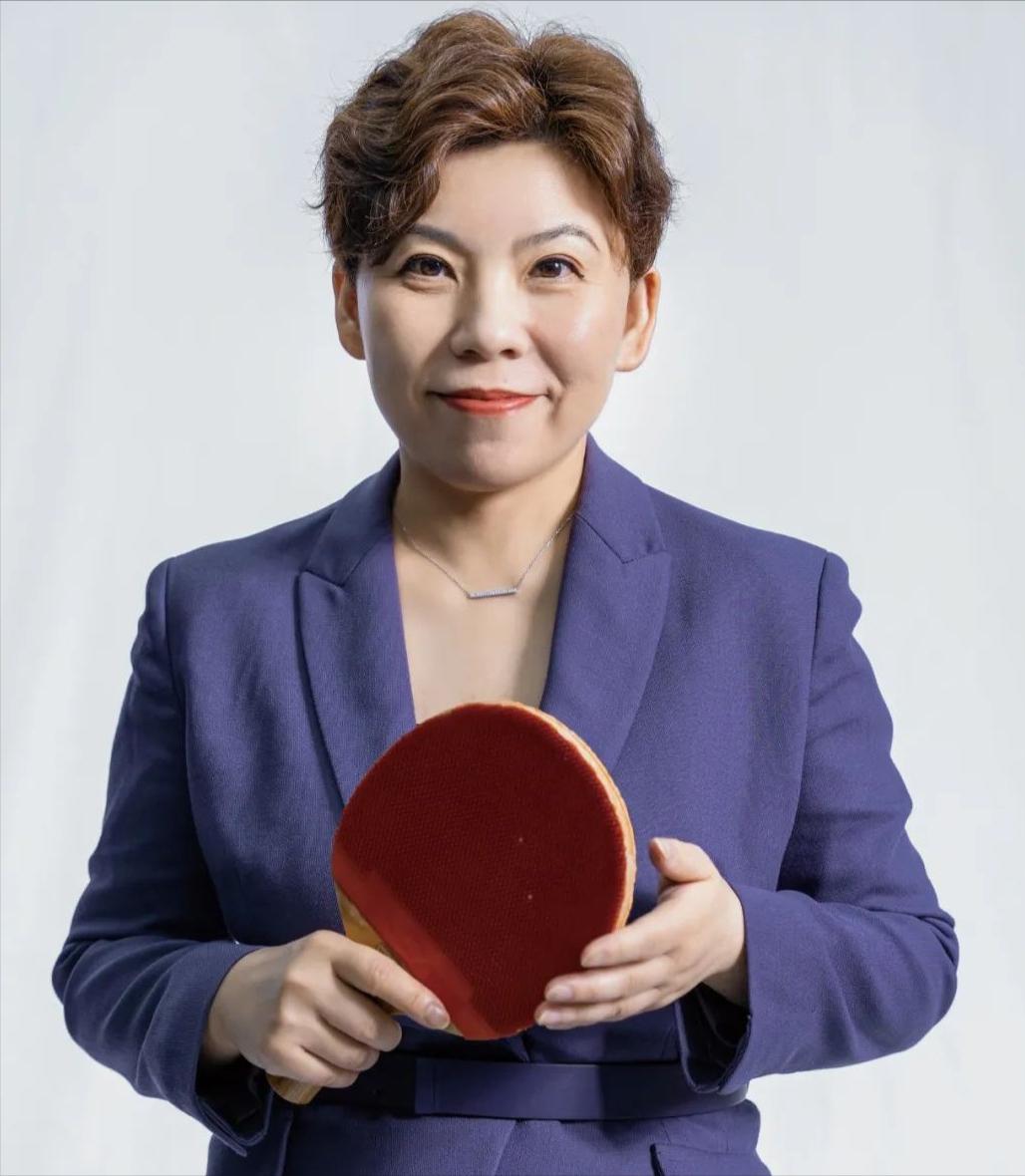 [点赞]主持人问邓亚萍:“国乒超级全满贯到目前为止一共有多少人？”邓亚萍说:“