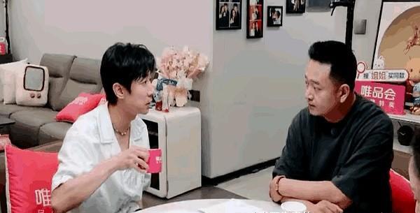 “大同的鞭炮还没响，张维伊的吼声先炸场。”婚礼前夜，董璇一句“想听你爸的祝福”