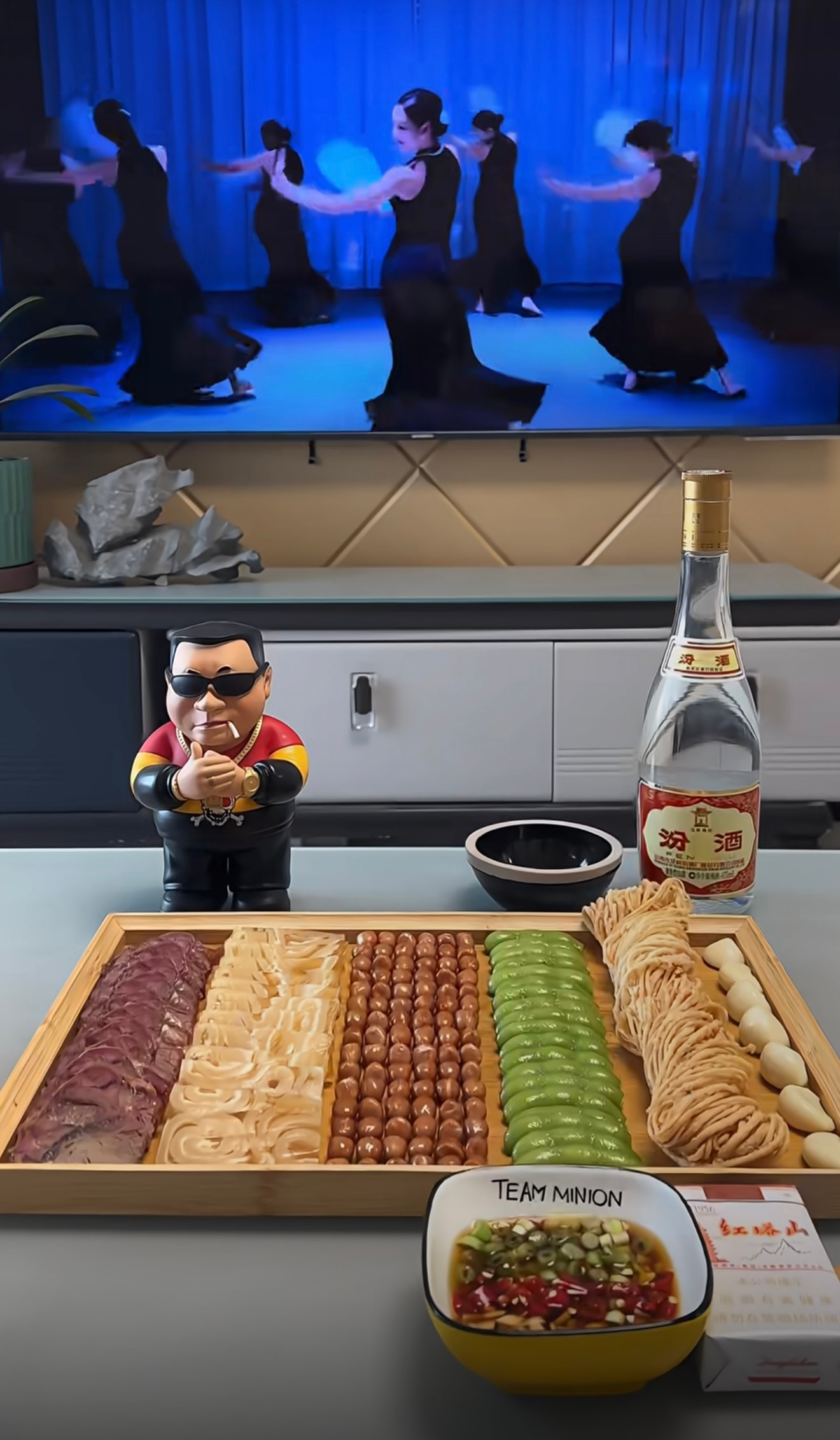 刷到了顶级夜宵，这大哥太会整了，这有点下不去嘴但凡吃一口强迫症犯了！