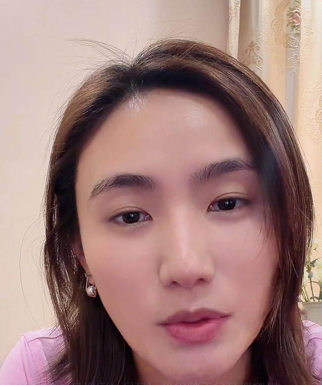 李亚鹏前妻海哈金喜替李亚鹏回应：这两天为什么没有直播，是因为李亚鹏感冒，已经说不