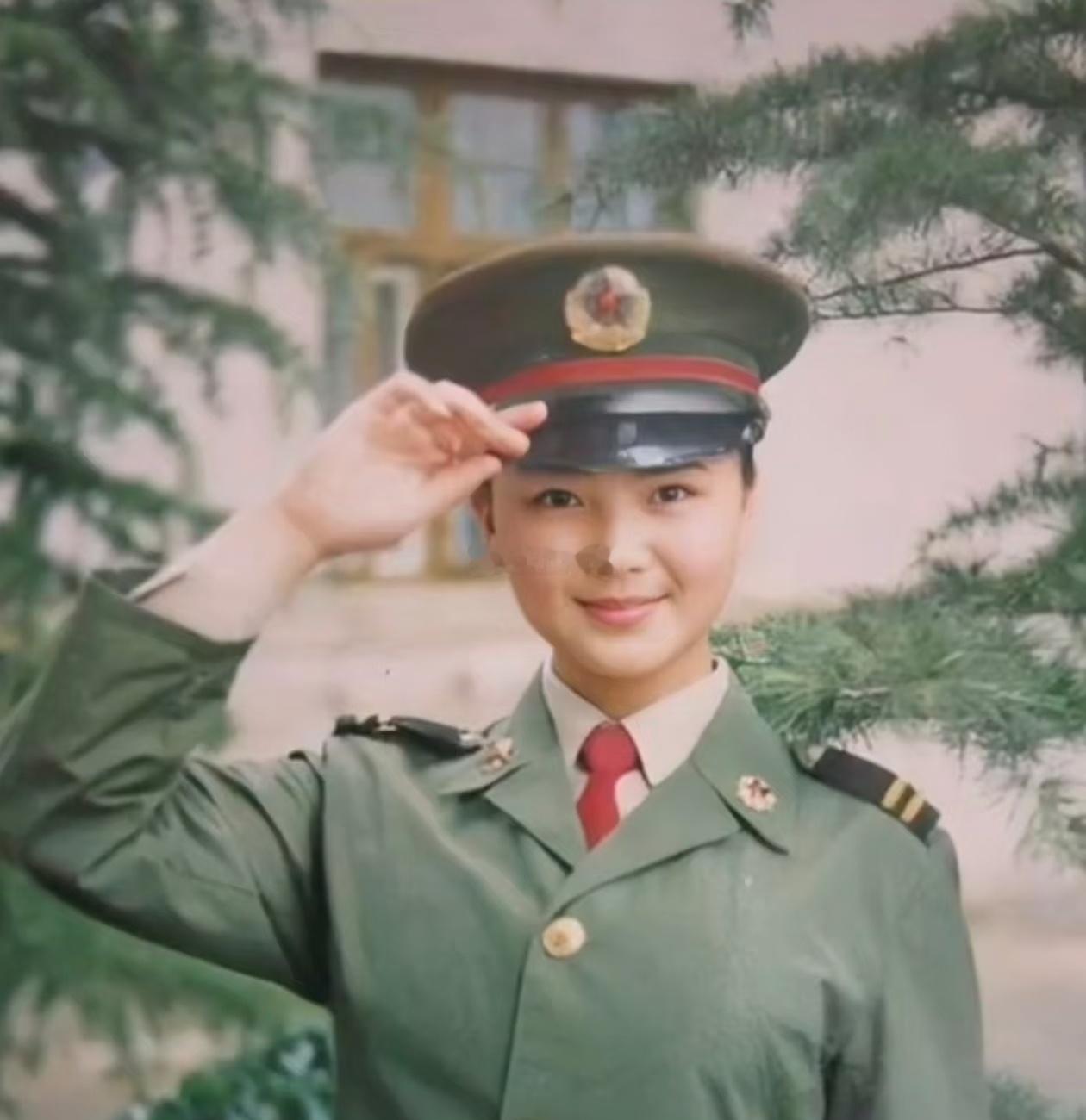 原来刘涛才是真的当过兵，难怪她身上有国泰民安的气质！