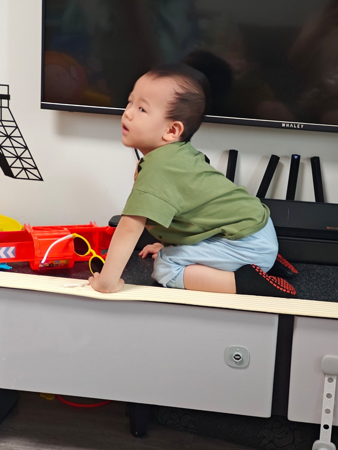 不能上桌吃饭，这一刻具象化了​​​