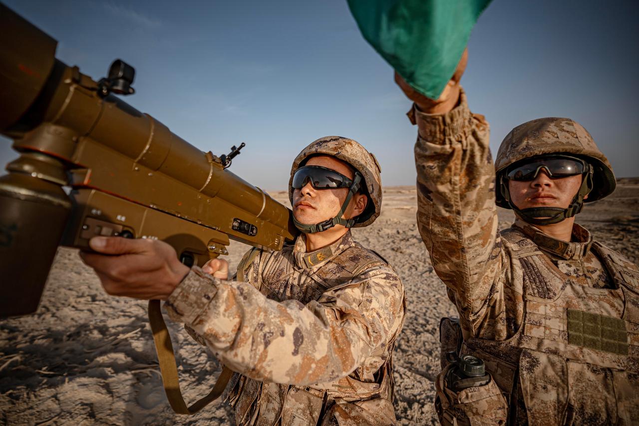 [呲牙笑]嚯嚯嚯，考眼力的时刻到了——请找出两图的不同之处~感谢鼎盛【jada