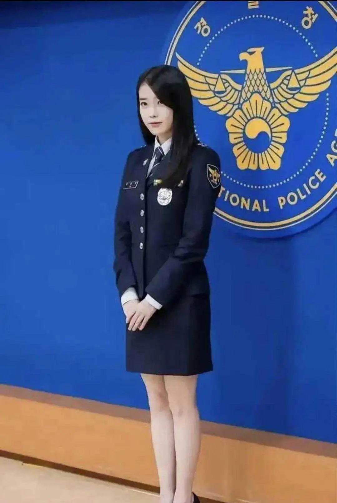这是哪个国家设计出来的警服？短裙配高跟鞋……