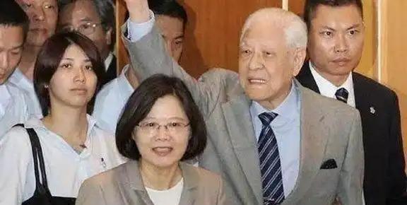 ☁其实很多中国人不知道的是：大部分台独不是100%中国人，他们真正力量也不