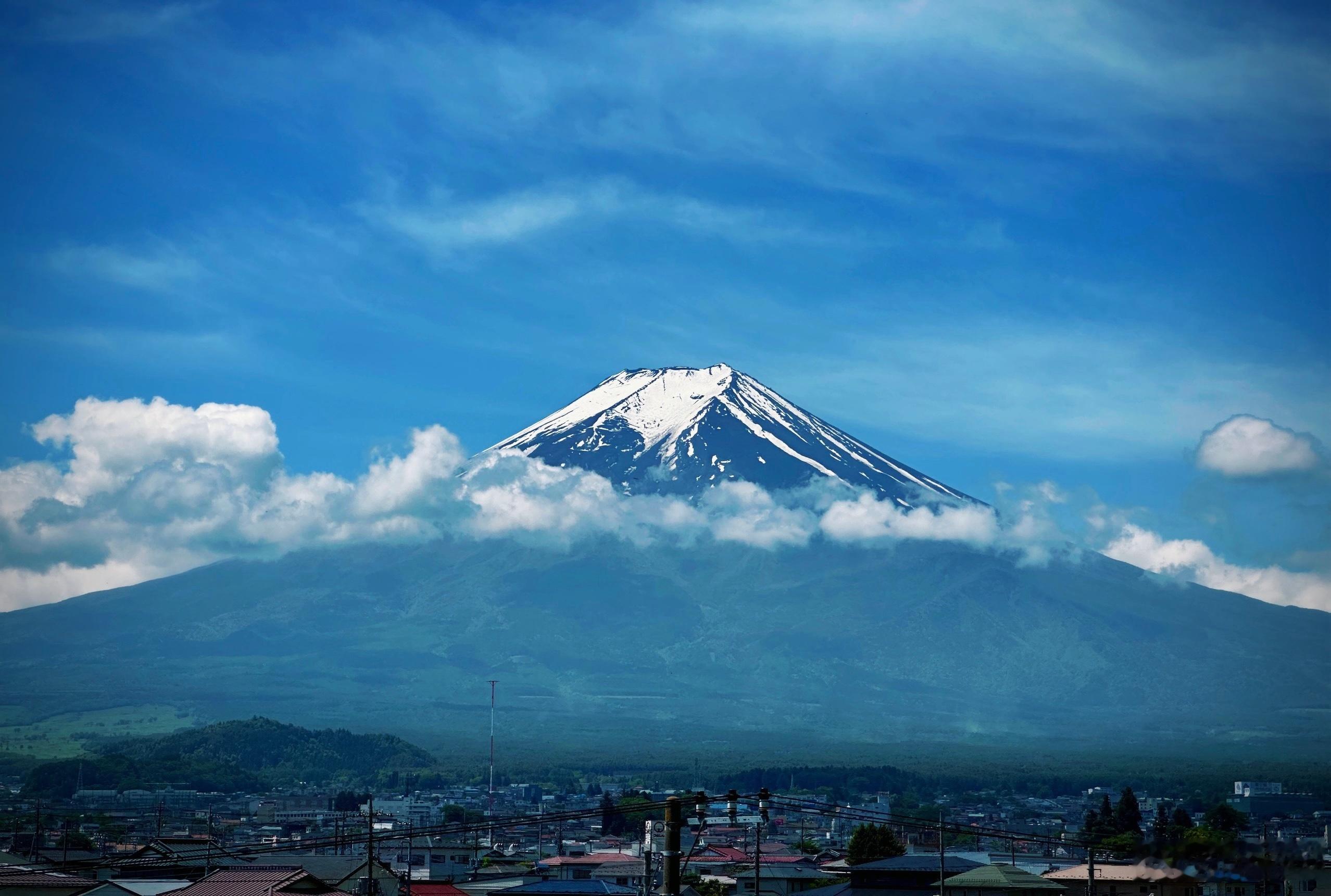 快速行驶中疯狂出片。真美啊。🗻还是第一次看到富士山。日本·富士山
