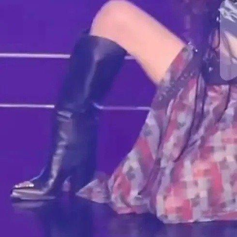 赵露思回家会说脚痛吗哈哈哈哈王鹤棣演唱会