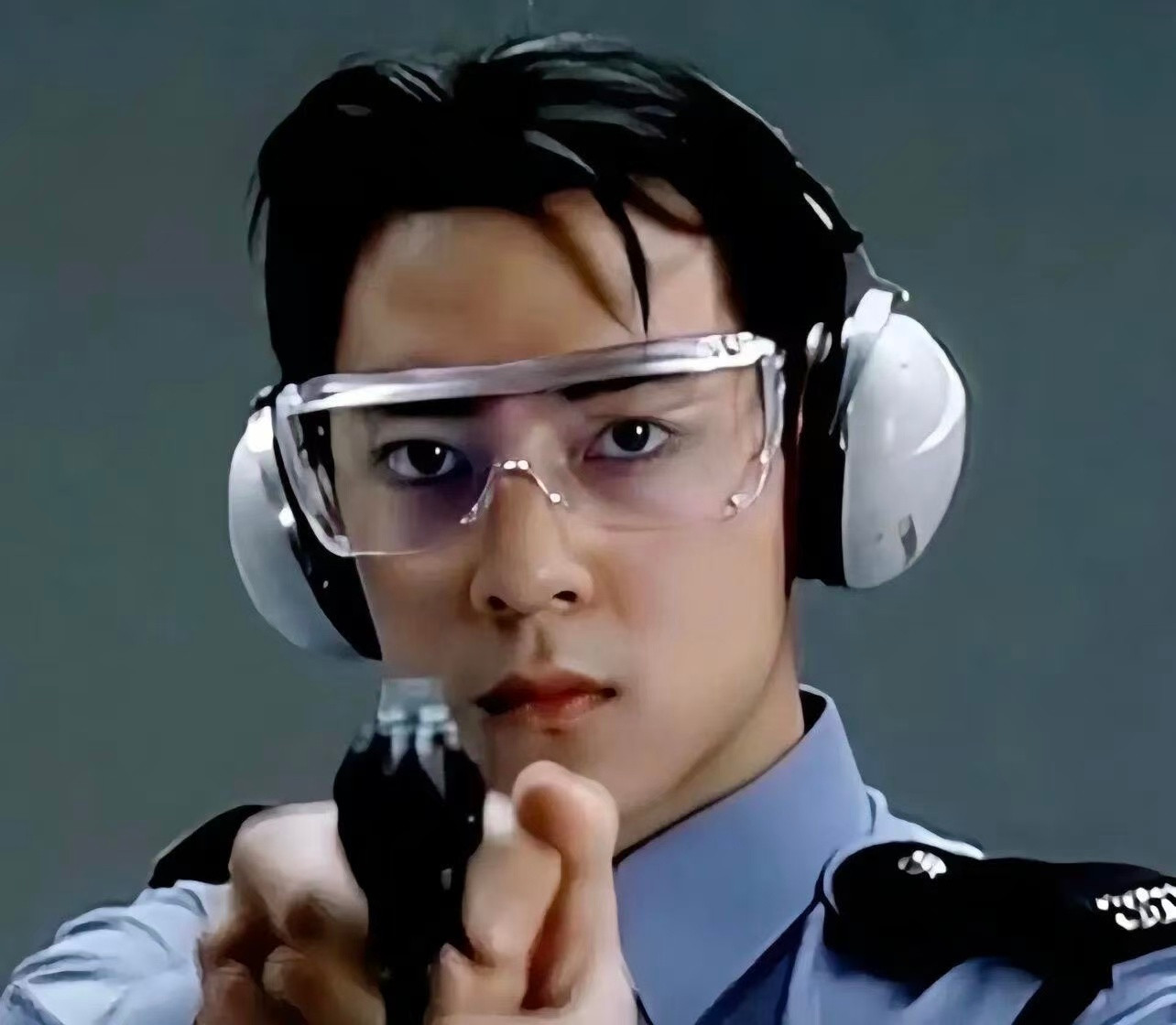 你是吴彦祖那他是谁从美少年到帅大叔，吴彦祖完成了颜值最完美的进阶。年轻时是视觉