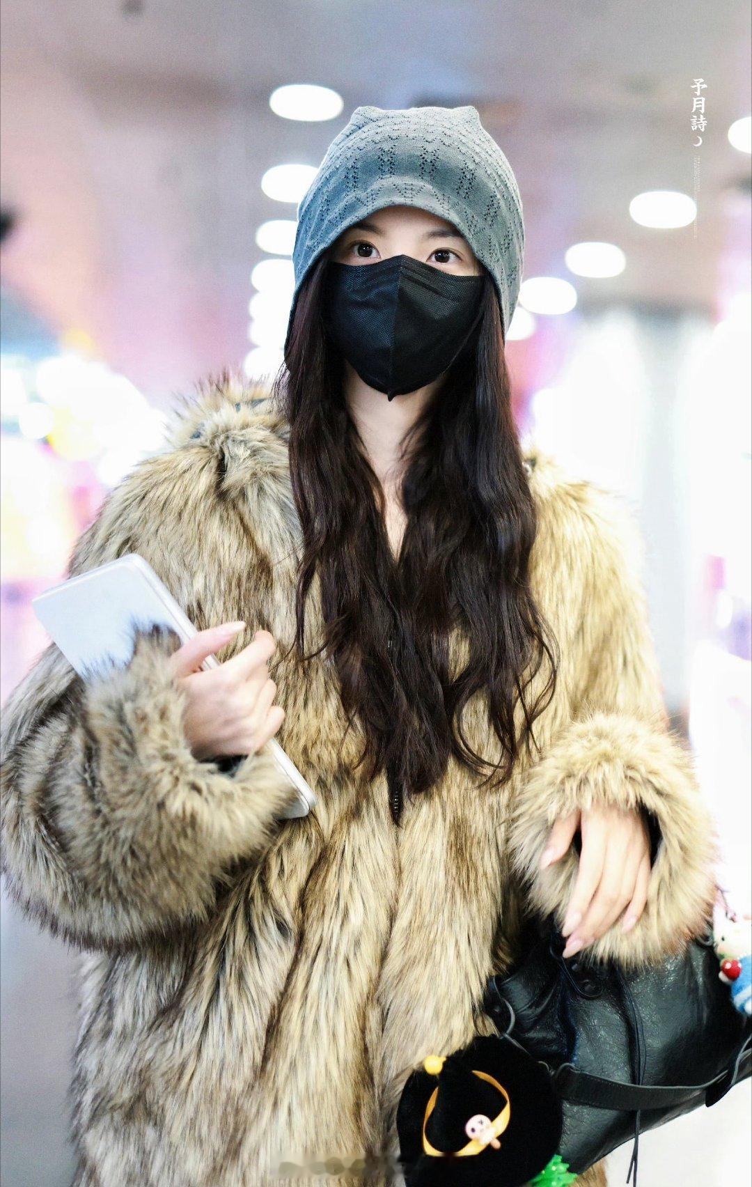 杨超越黑丝都市冷美人来了