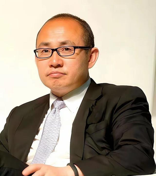 潘石屹以前说过，房地产在十年，十五年，房产在不断的涨，人们在这个惯性的思维下，觉