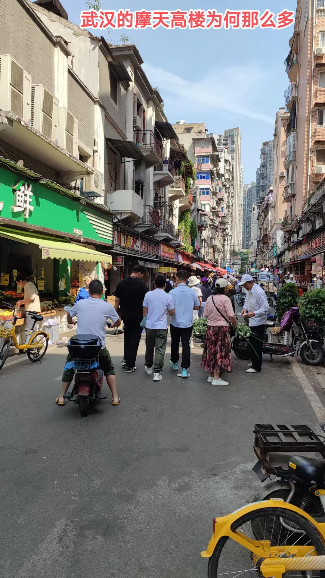 实际上武汉的平原面积充足，并不像深圳、香港那样寸土寸金，让人疑惑不解的是为何武汉