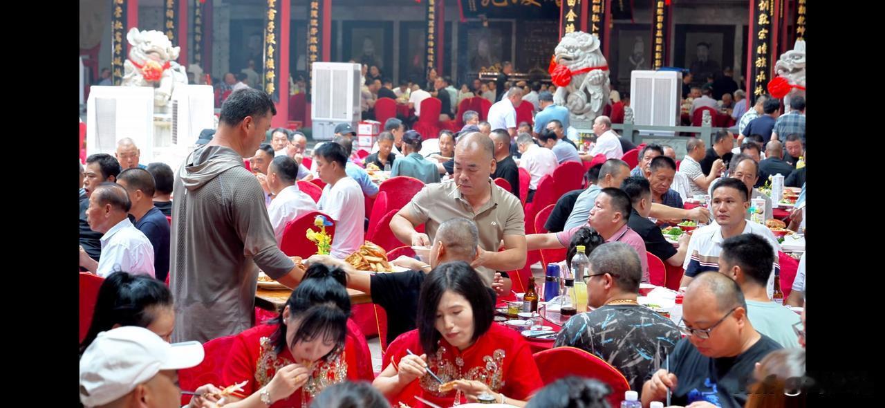 “真是家族荣耀啊！”近日，李国耀同学高考691分考上北京大学，惊动李氏家族长老，