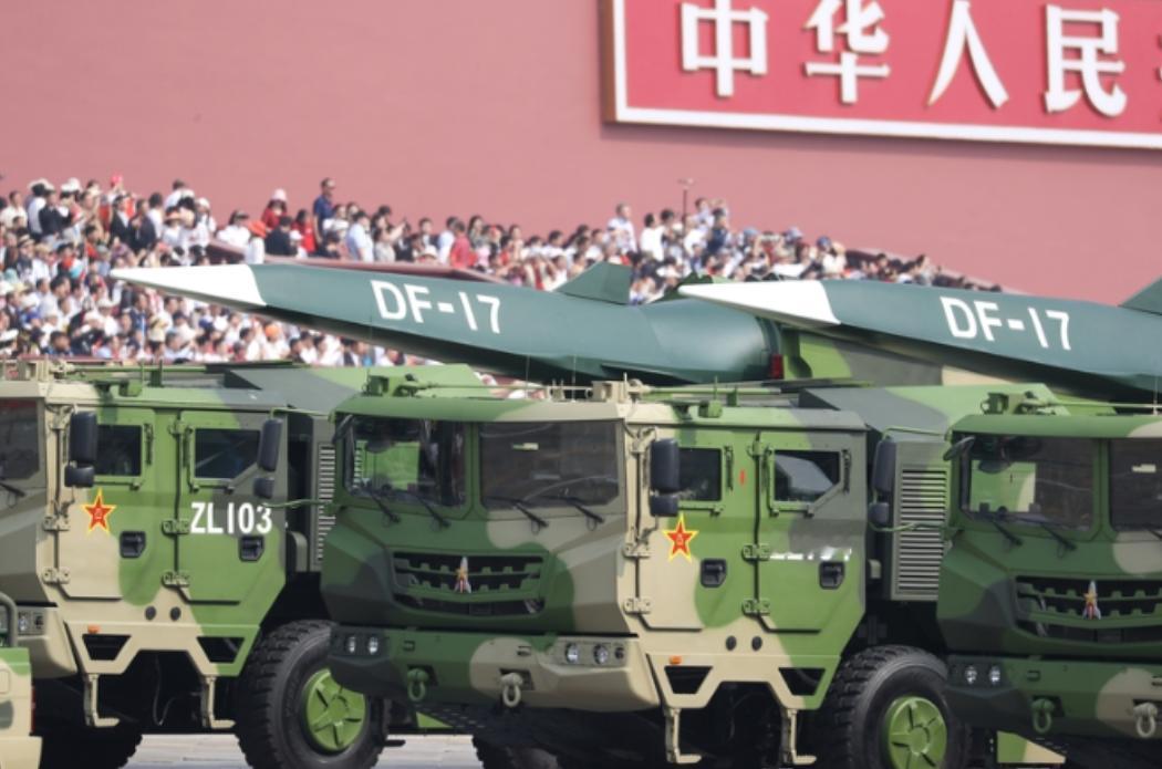 日本现在，除了东京电视台，所有电视台都在报道，中国在日本近海布置了100多艘各式