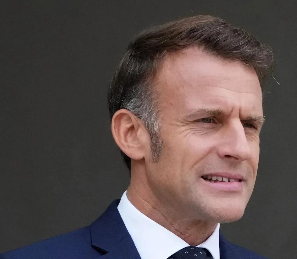 【愚蠢】当地时间3月8日法国总统马克龙在社交媒体平台“X”上写道：今天，我与伊