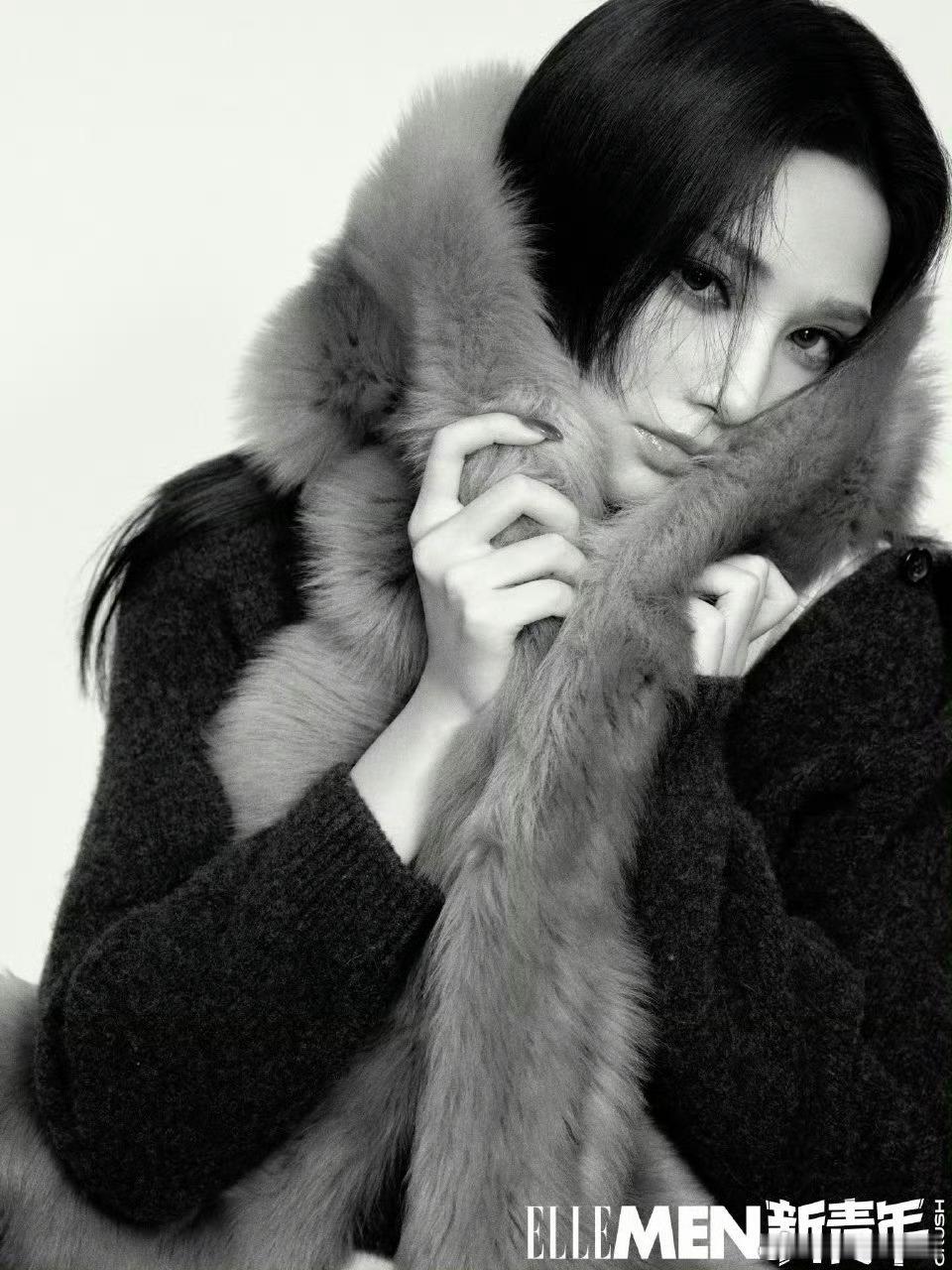 彭小苒登纽约时代广场大屏生日惊喜天花板来了！时代广场大屏放彭小苒颜值混剪，