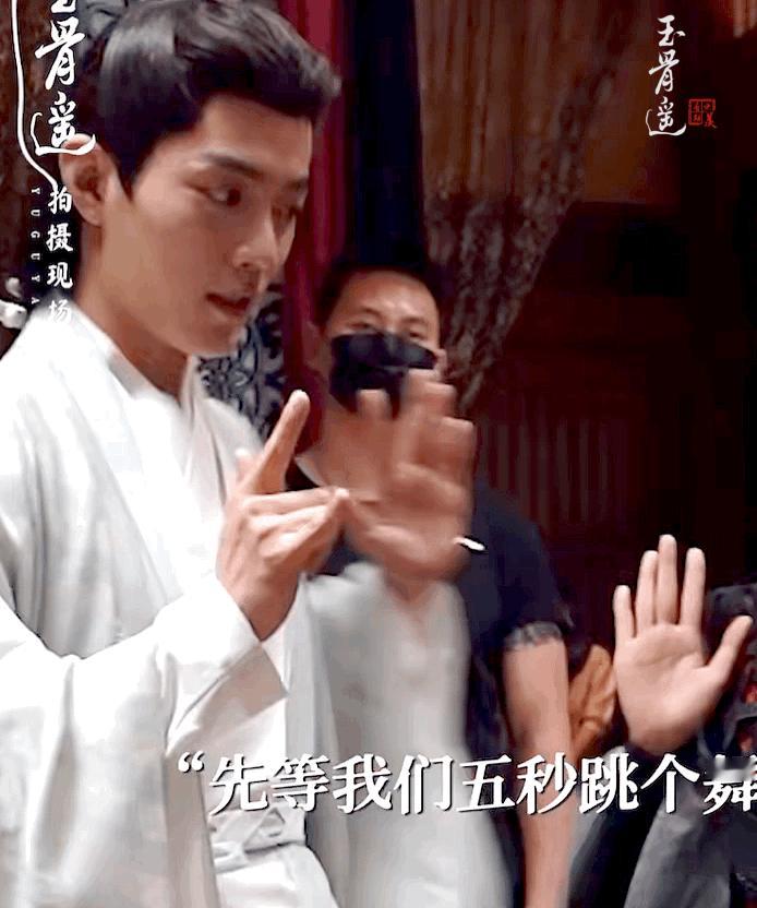 ♡⃝𝒍𝒐𝒗𝒆ʚɞ☽⋆❥»»肖战片场可可爱爱的小影子！肖战时影