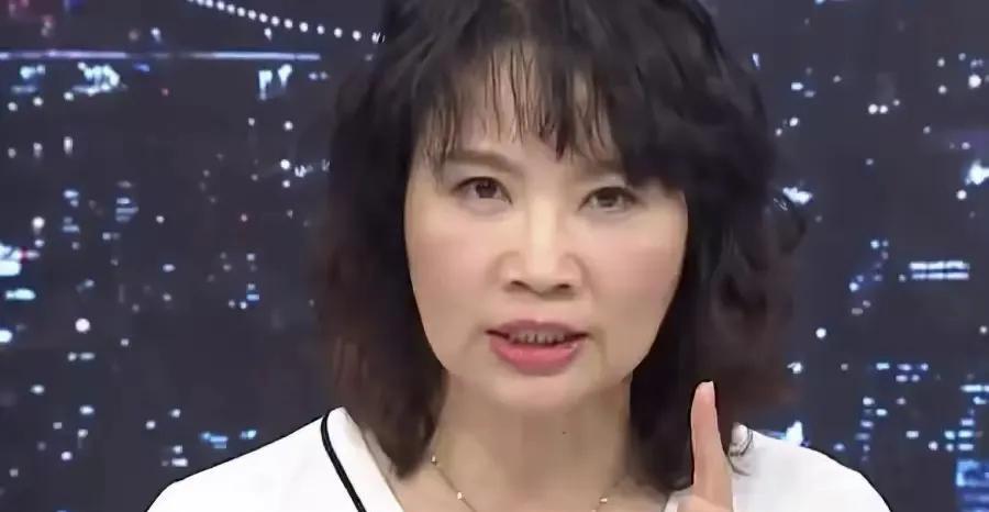 这次要给陈凤馨点赞，因为陈凤馨在节目中当场打脸赵少康，当场质问赵少康对美国还抱有
