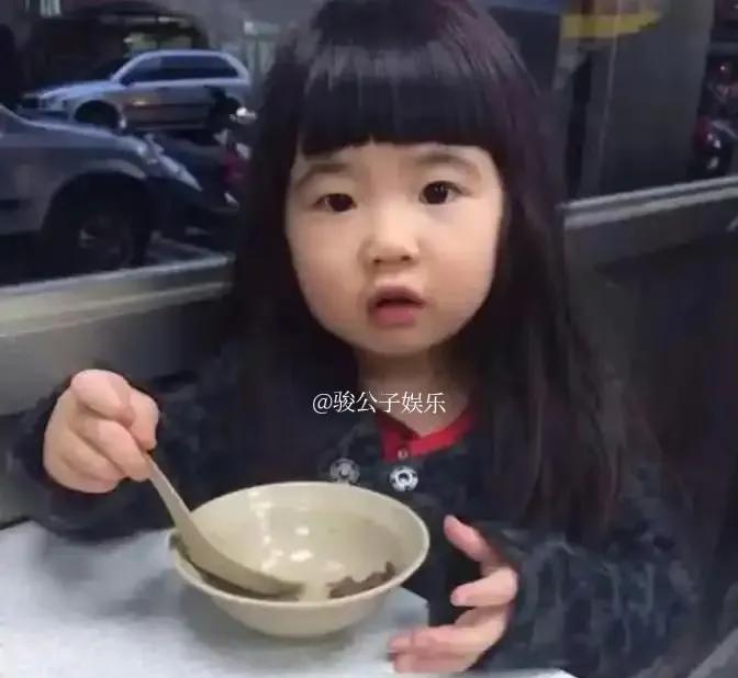 曹格的女儿Grace已经长大了，果然应了那句“女大十八变”，如今已是拥有大长腿的