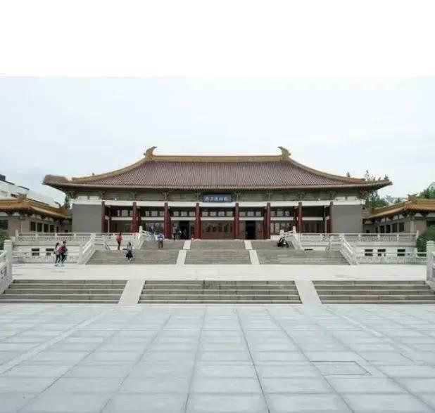 南京博物院最近可真是闹出大动静！那幅明代的名画《江南春》，之前被鉴定说是真迹