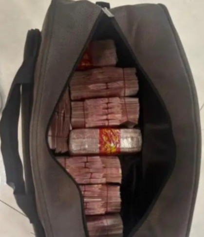 “活该她发财！”6月14日，浙江一夫妻给顾客洗完车后，捡到一个装有40万现金的手