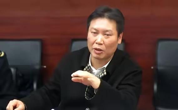 深圳海关原副关长钟保华被查，这位出生于1956年8月、长期手握口岸缉私与监管大权