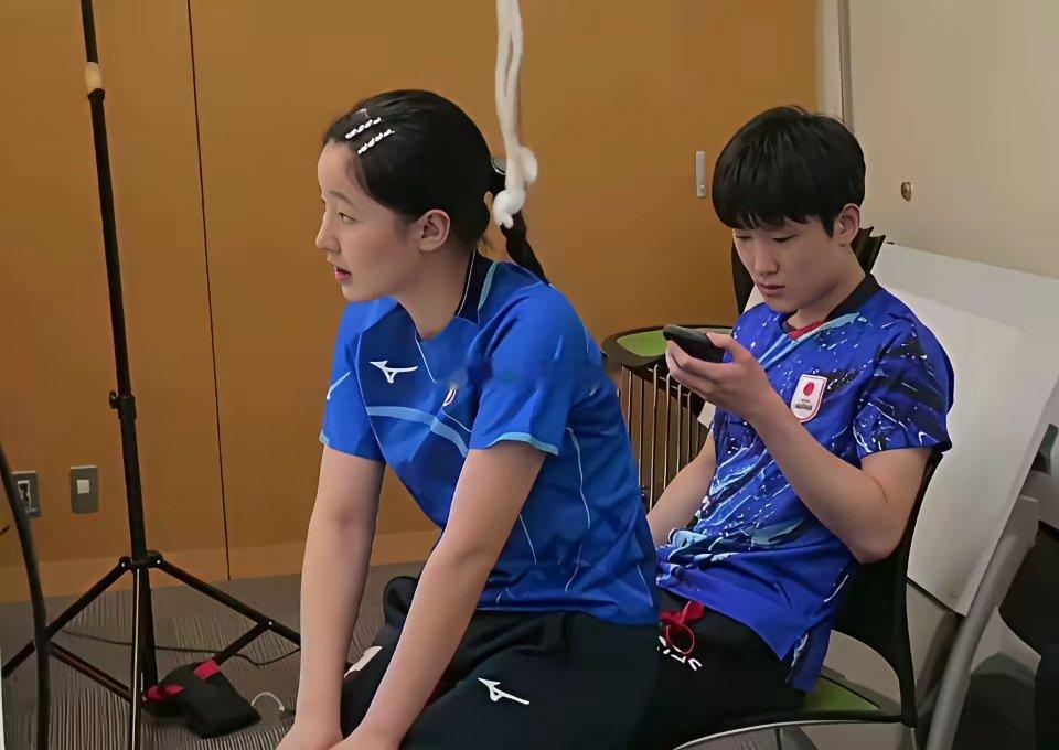腻歪的兄妹俩，其实他们还都是孩子！​​​