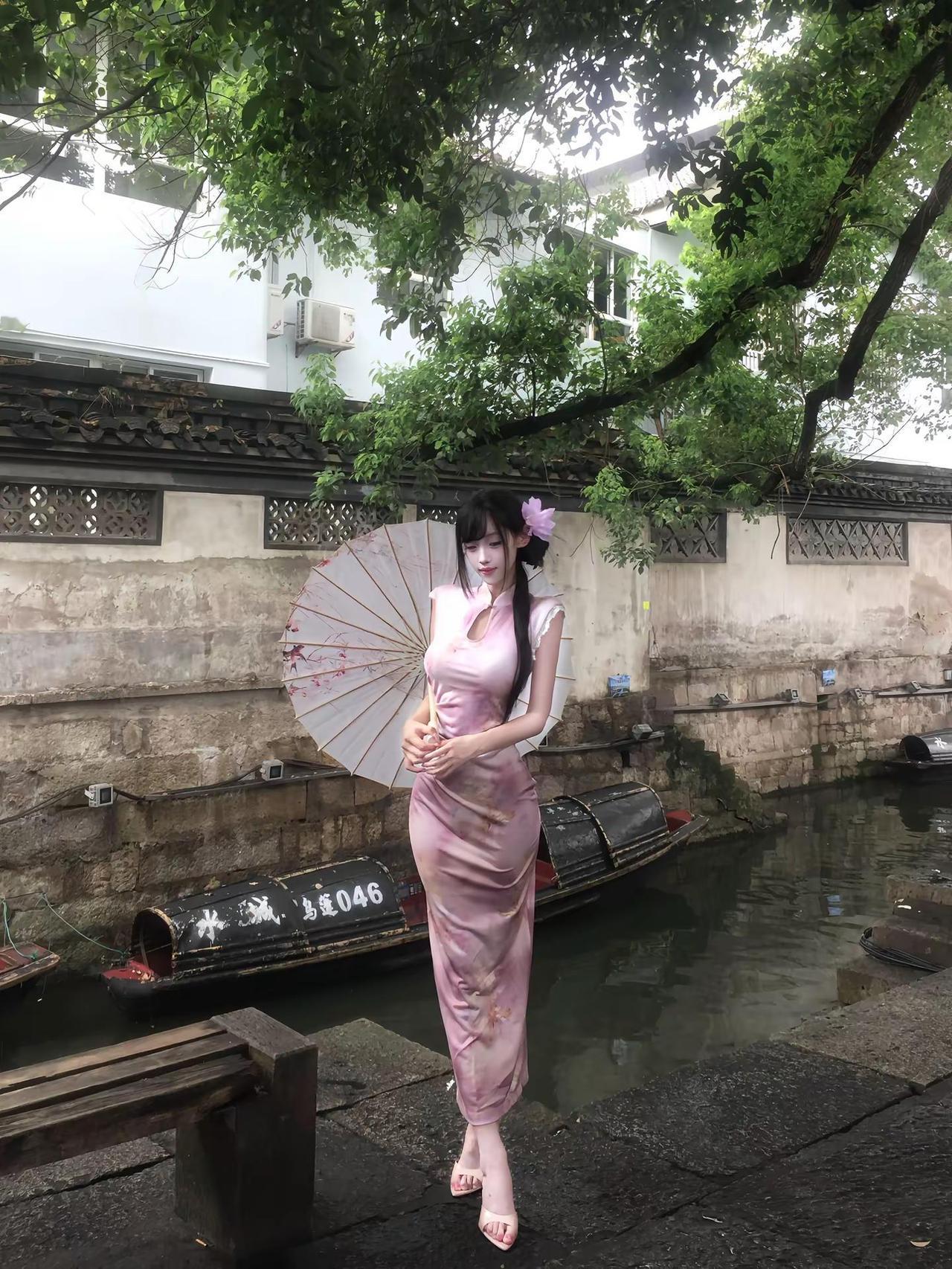 唱别久悲不成悲十分红处竟成灰。旗袍新中式东方美学国风