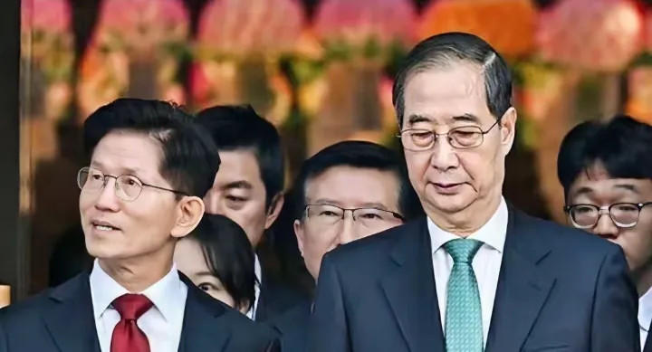 韩国大选在即，共同民主党党首李在明的支持率仍然稳居第一，目前已经上升到49%。而