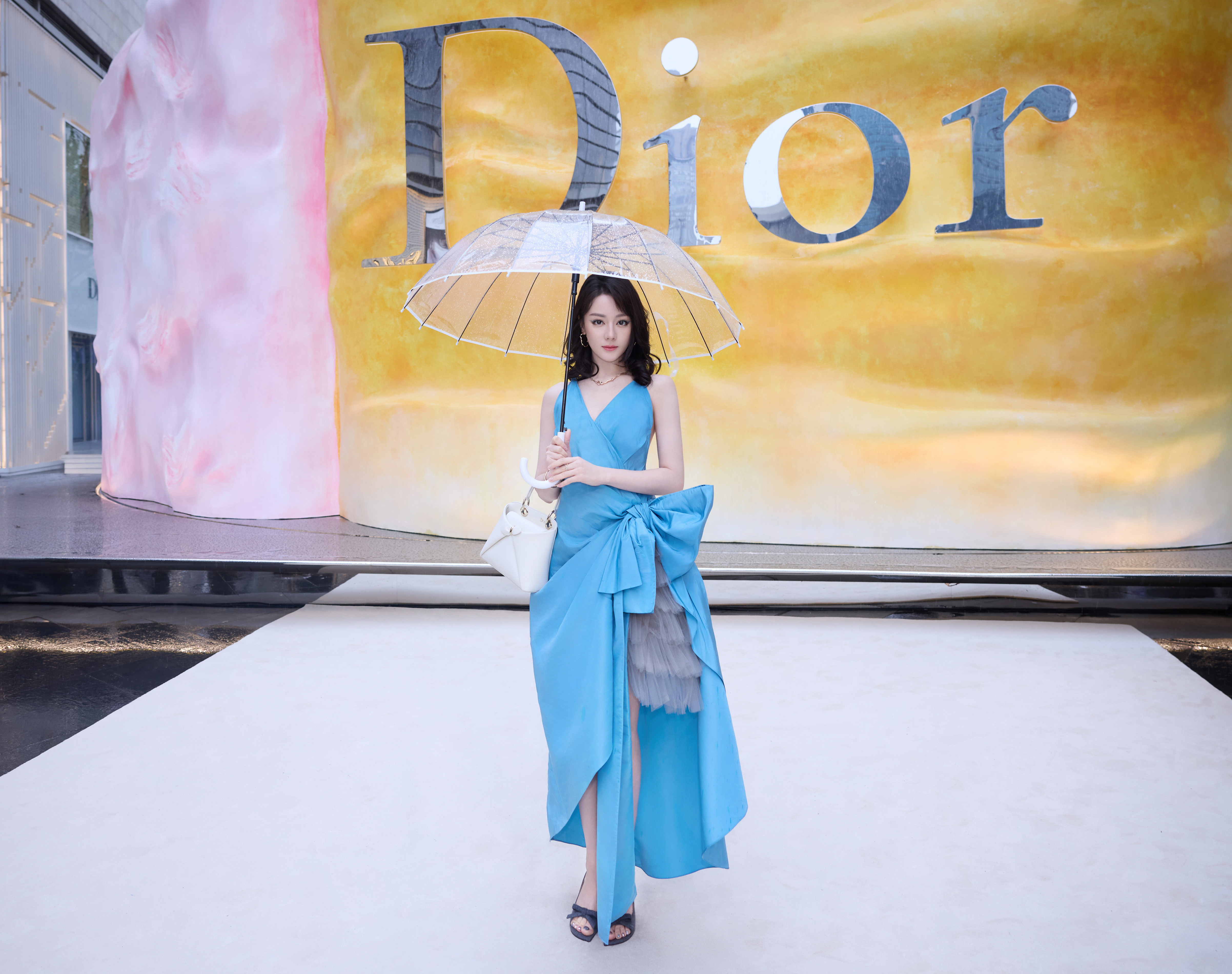 迪丽热巴 🩵 迪奥全球品牌大使迪丽热巴 迪奥全球彩妆及香氛代言人 出席迪奥PO