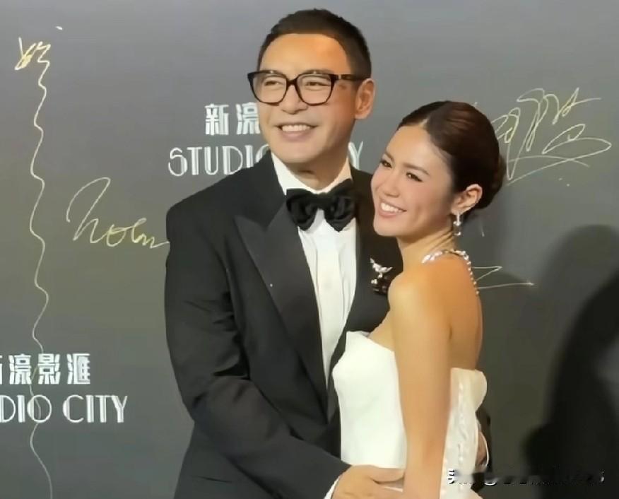 72岁钟镇涛状态真好，和女儿同框像兄妹！基因太强大，女儿完美继承老爸颜值。