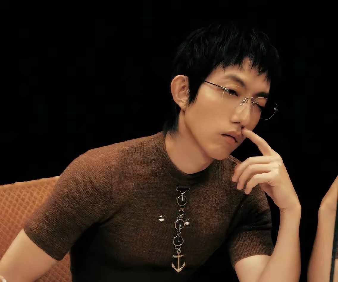 2月19日，林宥嘉在社交平台发文，态度强硬，甚至达到发飙的程度，他直接点名记者，