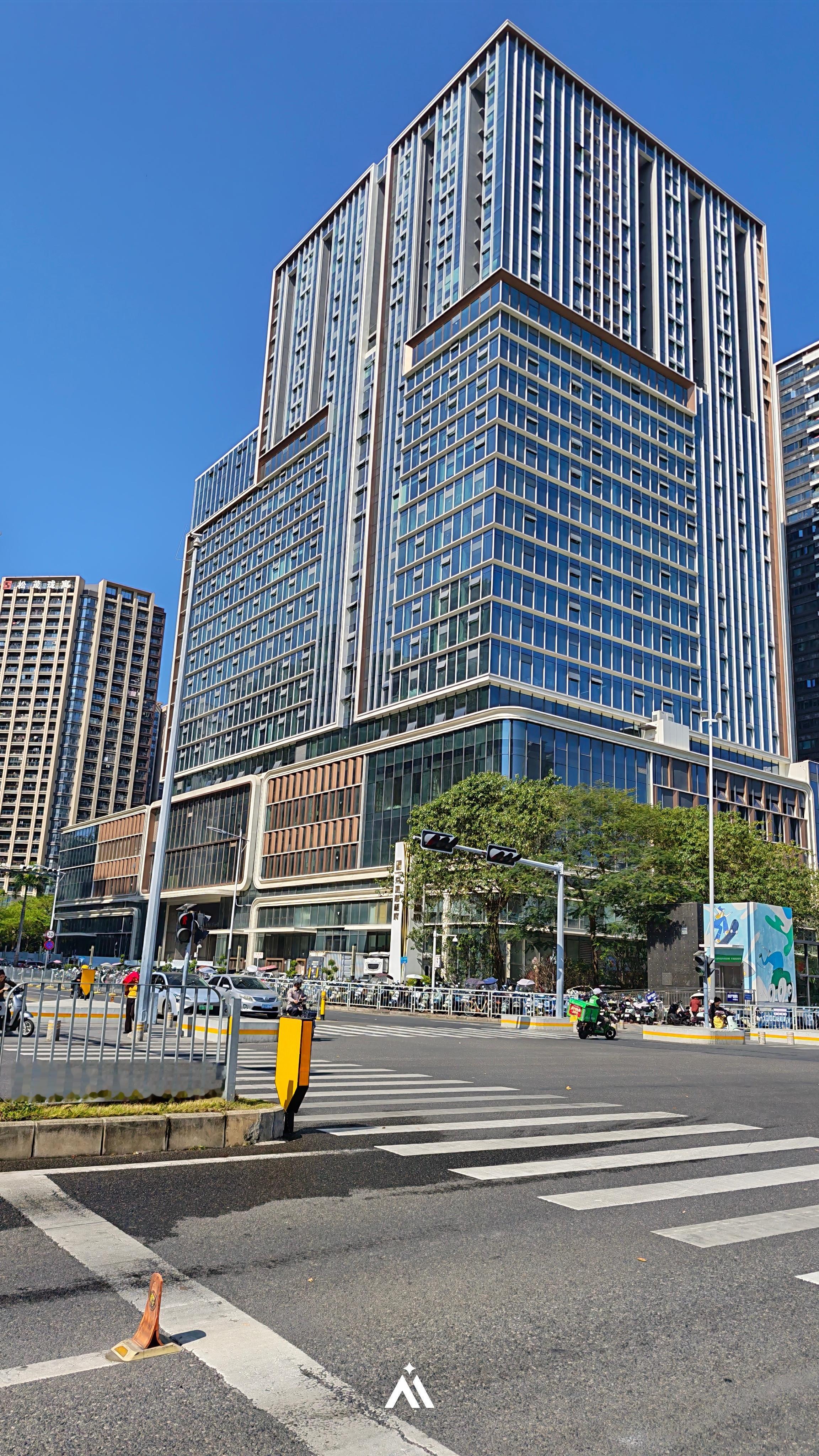 好久没来西乡了，这里的人，现在电鸡骑车这么守规矩了么，之前逢灯必闯深圳·碧海湾