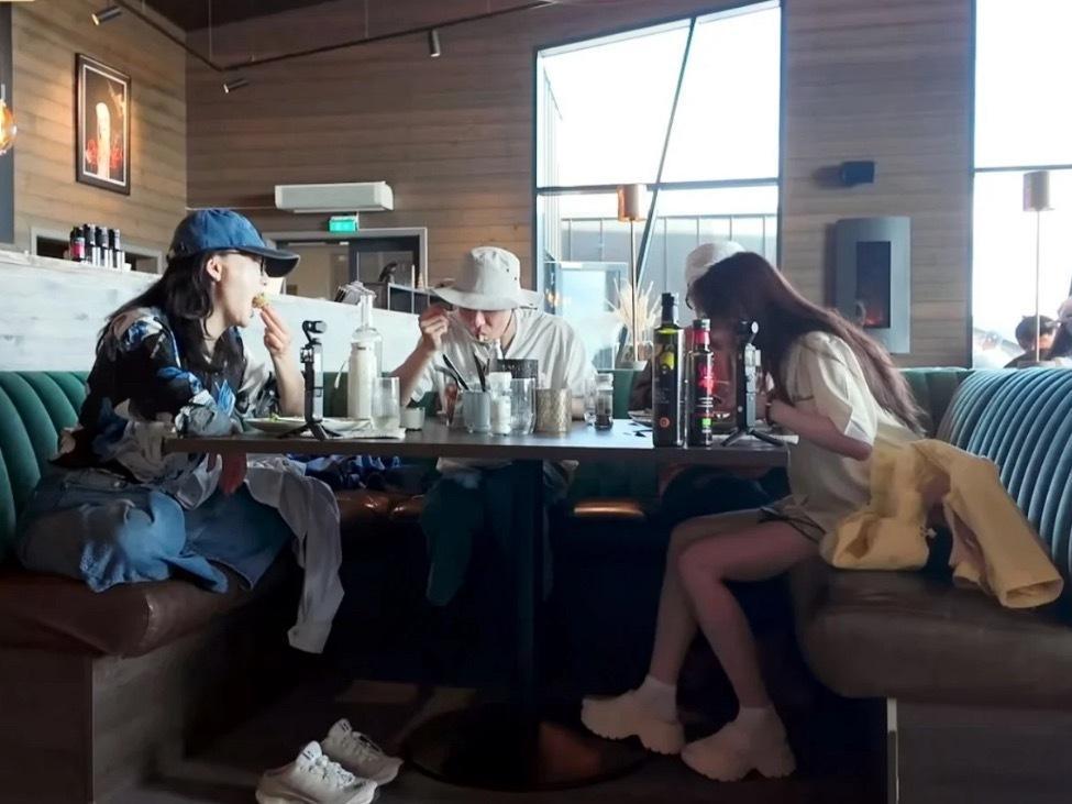 雅琪这腿好美腿又细又长，看了个综艺爱上一堆人！​​​