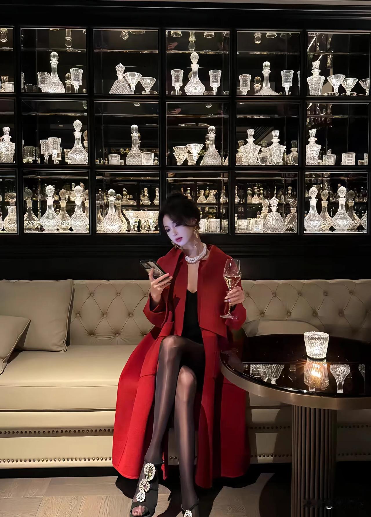 你会不会去定制自己喜欢的服装每个女生都有一柜子的衣服，每件风格都不一样，不同款式