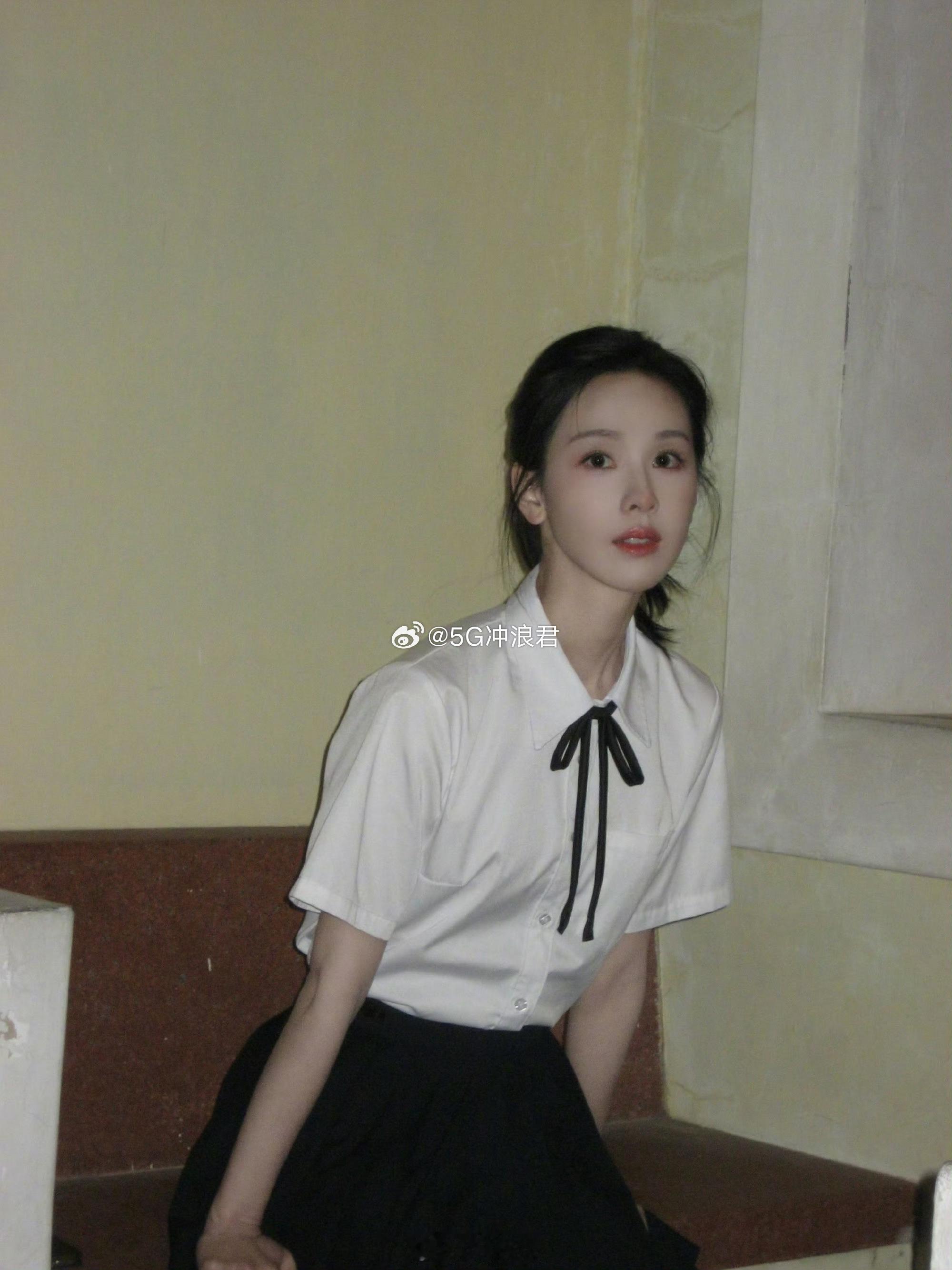 陈都灵校服梦回左耳谁能拒绝陈都灵的校服造型啊，往那一站就是青春本春，最后那幕左