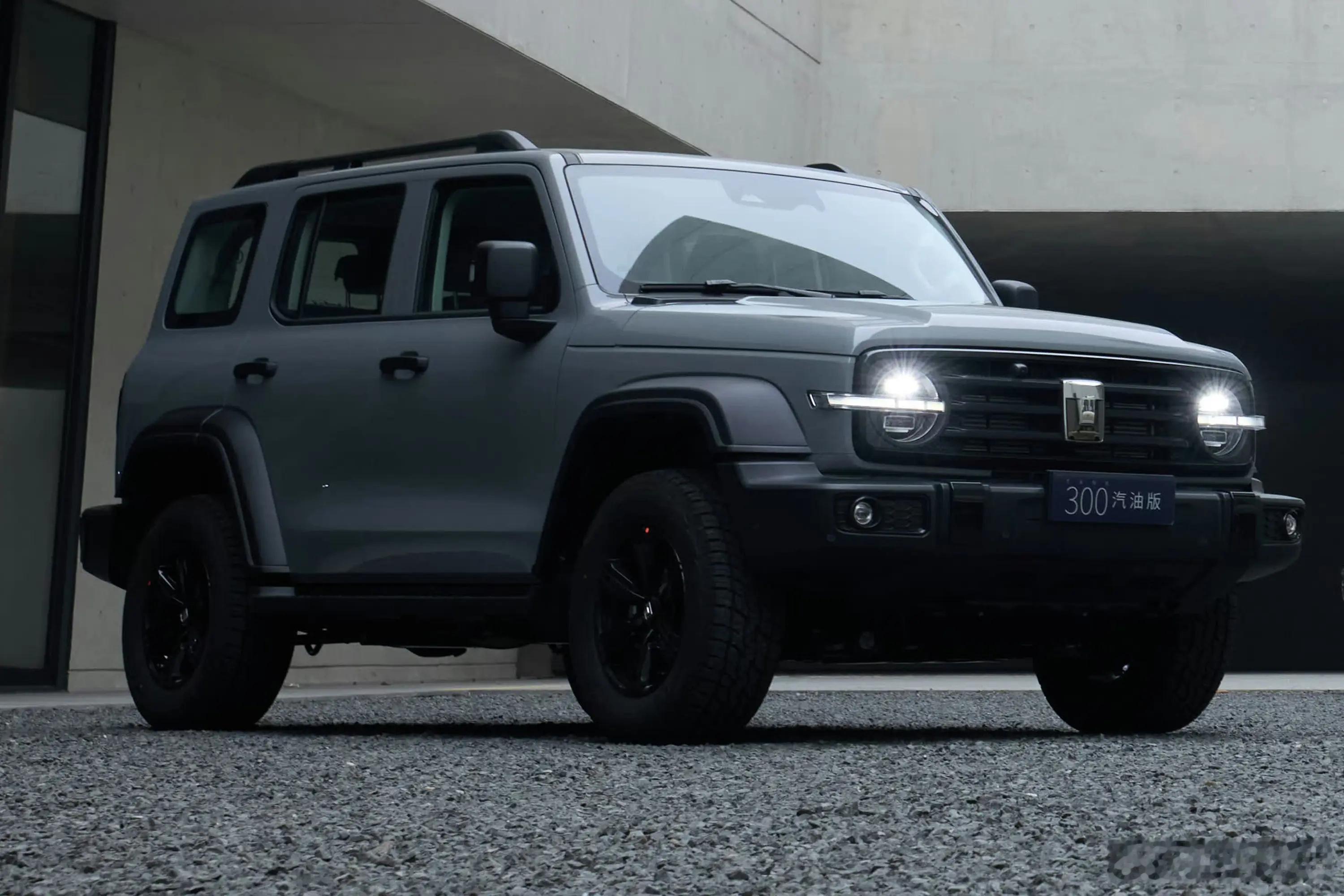 唠唠坦克300✨原厂状态就能进驻南极长城站当工作车，这波国货硬派越野是真的长脸