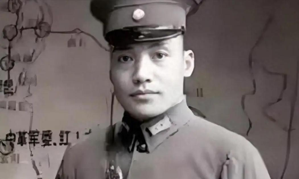 1936年，一名国民党中将跟随红军走完长征，谁知等到了延安，毛主席却对他挥了挥手