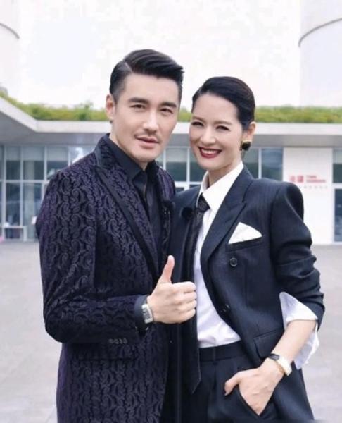 胡兵54岁，身家过亿，独居，北京国贸720平豪宅，衣帽间像专卖店，存着2亿的奢侈